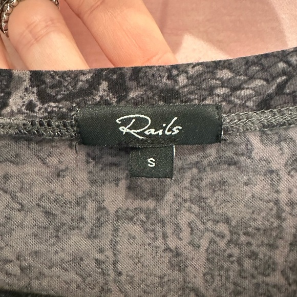 Rails Emilia Charcoal Snakeskin Long Sleeve Crew Neck Top size Small - Picture 6 of 7